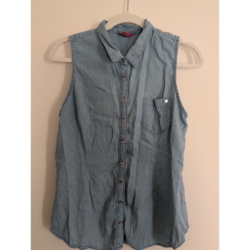 Guess Women's M Lightwash Chambray Button Up Sleeveless Top W/ Pocket